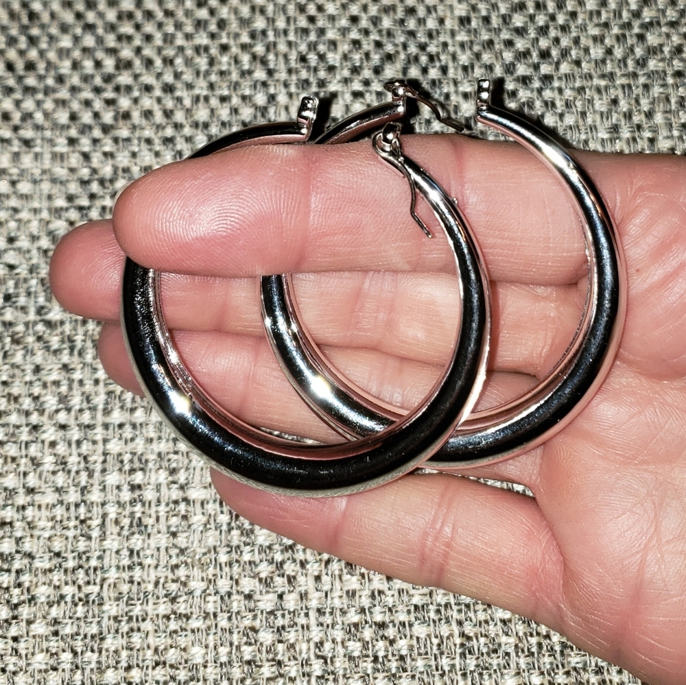 Silver hoop earrings - Picture 2 of 3